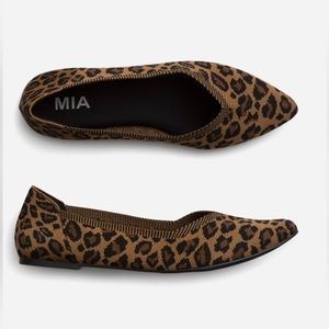 Mia Izzy Flyknit Flats Size 9